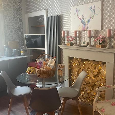 Georgian City Apartment At Thomas Street Double Bedroom And Two Single Trundle Beds Bath Luaran gambar